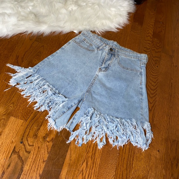 Stylish Shorts - Picture 2 of 3